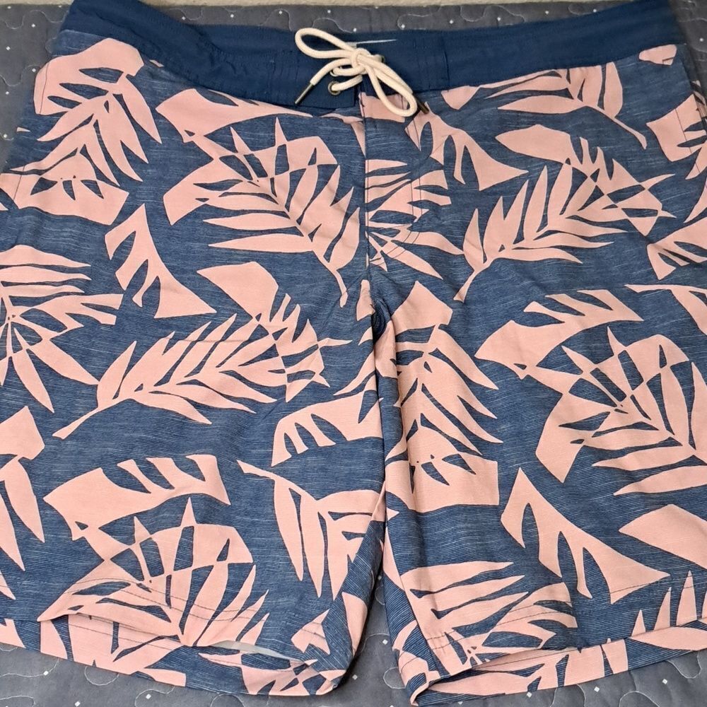 American Eagle pink and blue board shorts size large